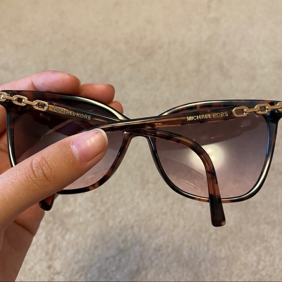 SOLD ✅ - Picture 3 of 5